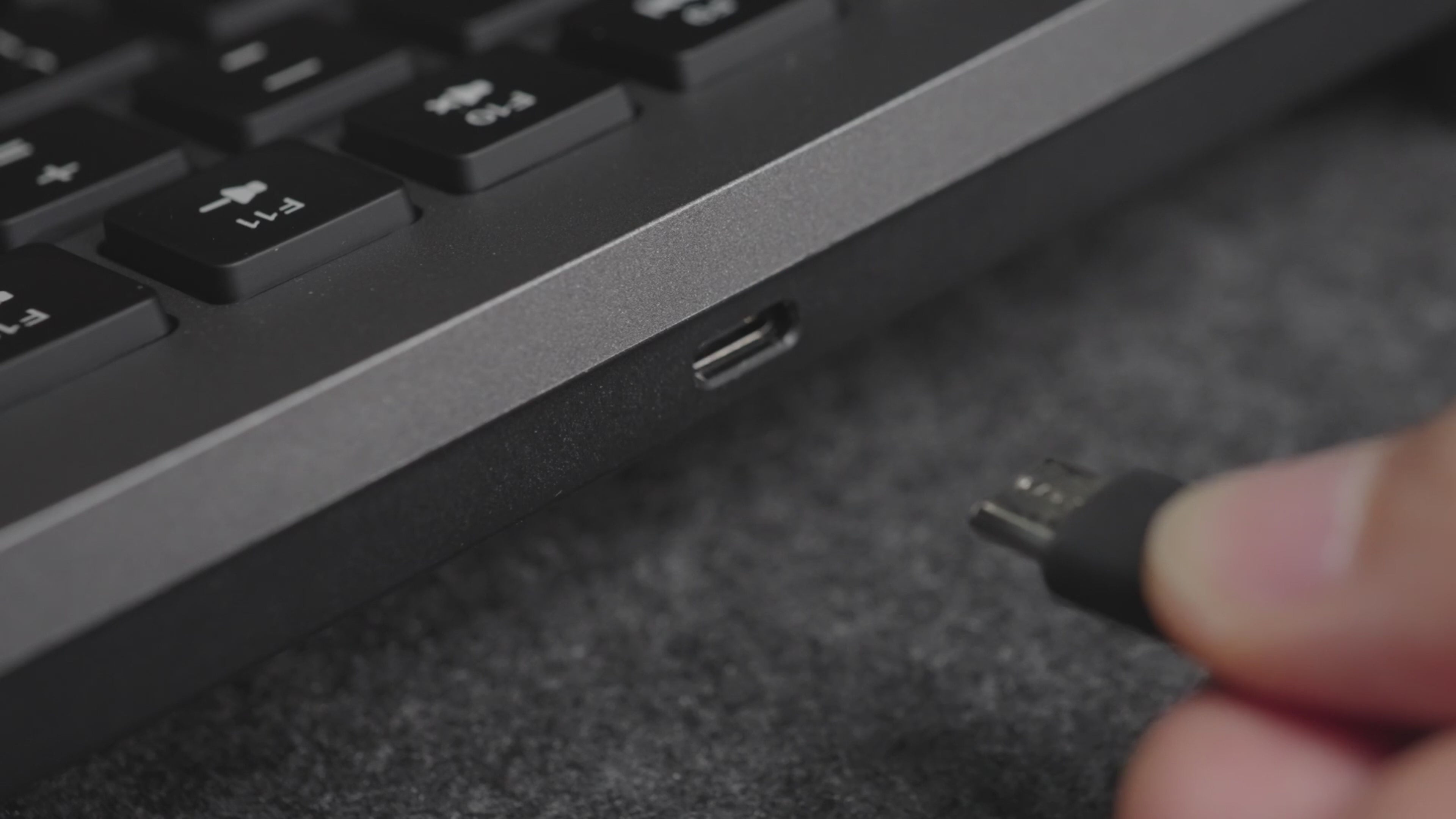 MKE 992 Wired Keyboard with Programmable Keys